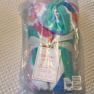 Lilly Pulitzer for PBK Hooded Beach Wrap in Mermaid Cove